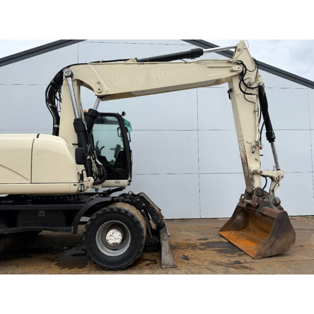 2011 Caterpillar M318D-42909916