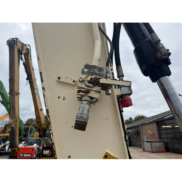 2011 Caterpillar M318D-42909917