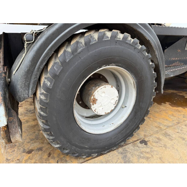 2011 Caterpillar M318D-42909928