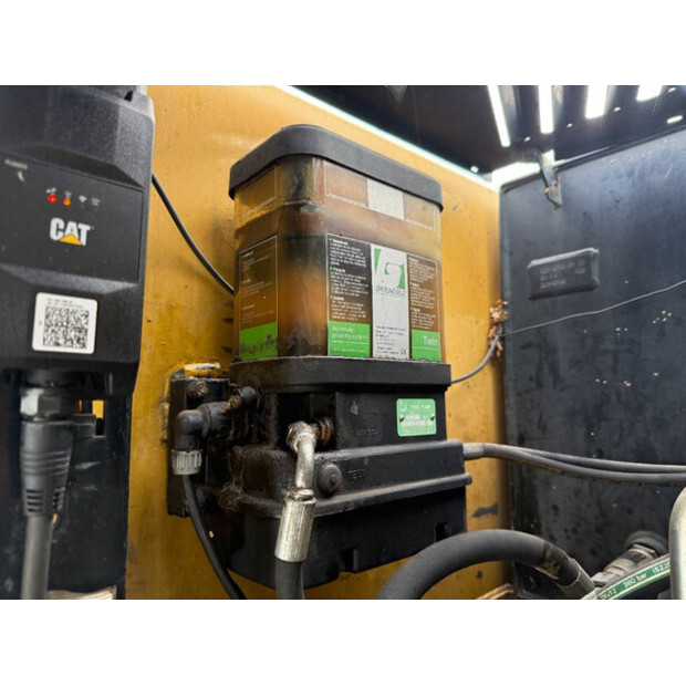 2011 Caterpillar M318D-42909930