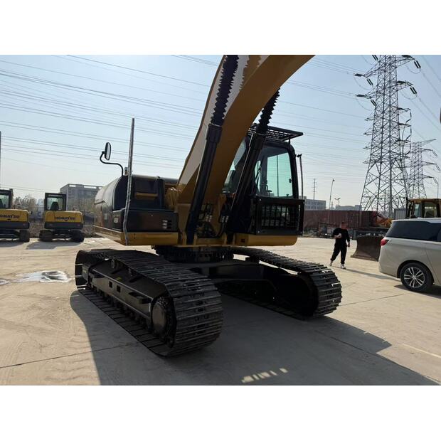 2023 كاتربيلر 330D2-42910406