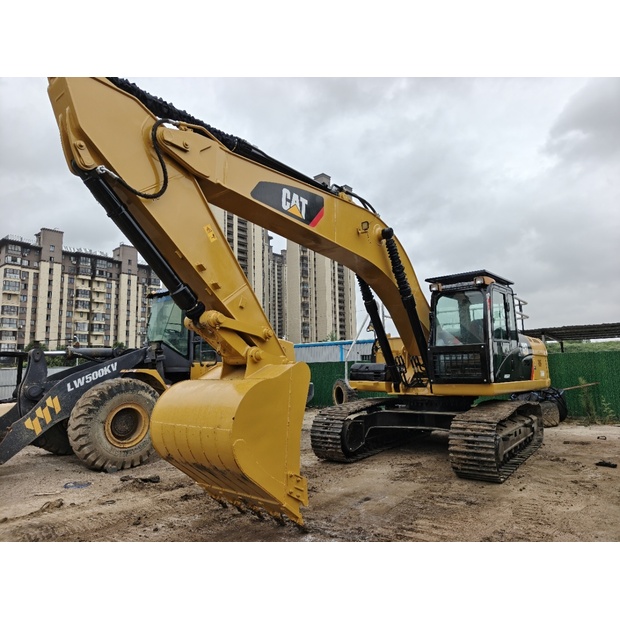 2023 Caterpillar 330DL-42910429