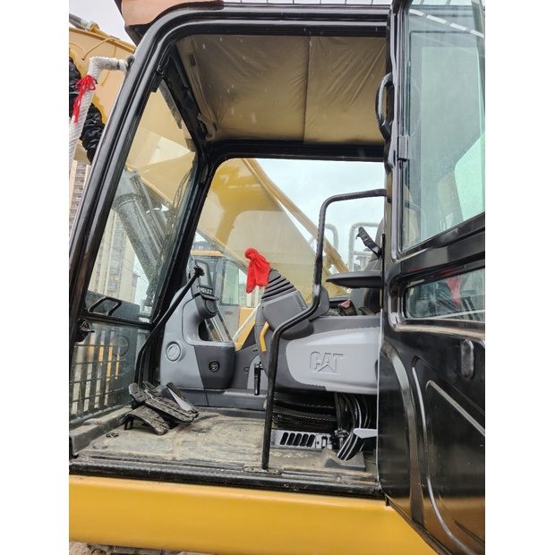 2023 Caterpillar 330DL-42910432