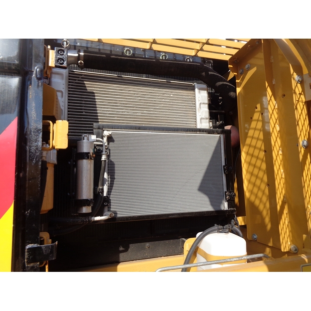 2021 Caterpillar 320D-42911136