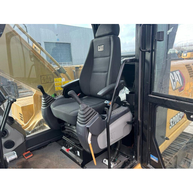 2025 كاتربيلر 320D3 GC-42911768