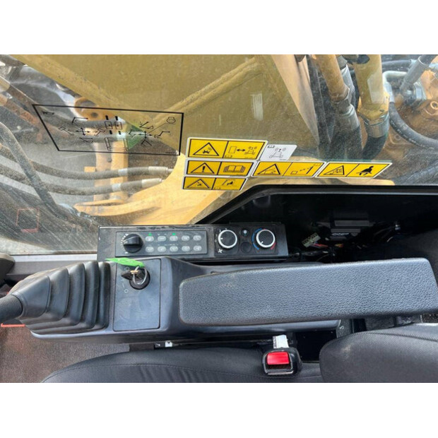 2025 كاتربيلر 320D3 GC-42911770