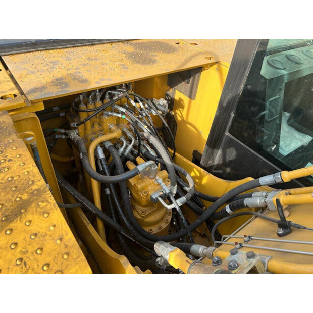 2025 كاتربيلر 320D3 GC-42911778