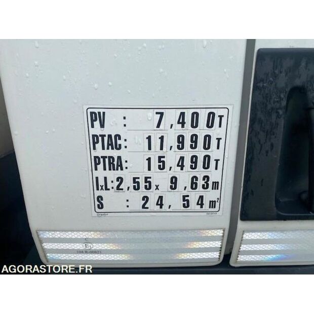 2017 رينو D-42929026