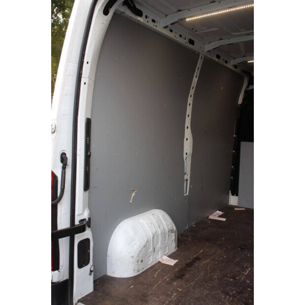 2017 NISSAN NV400-42936705