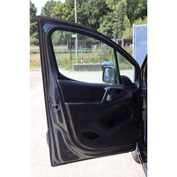 2013 Peugeot PARTNER-42936948