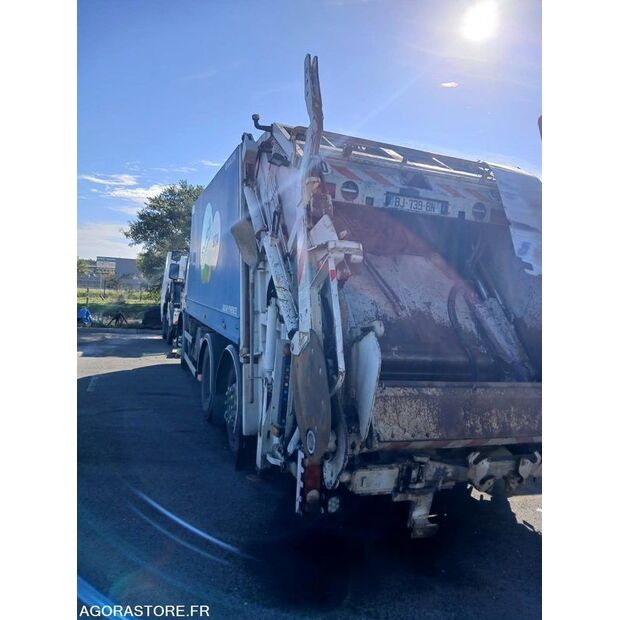 2011 Renault PREMIUM-42954410