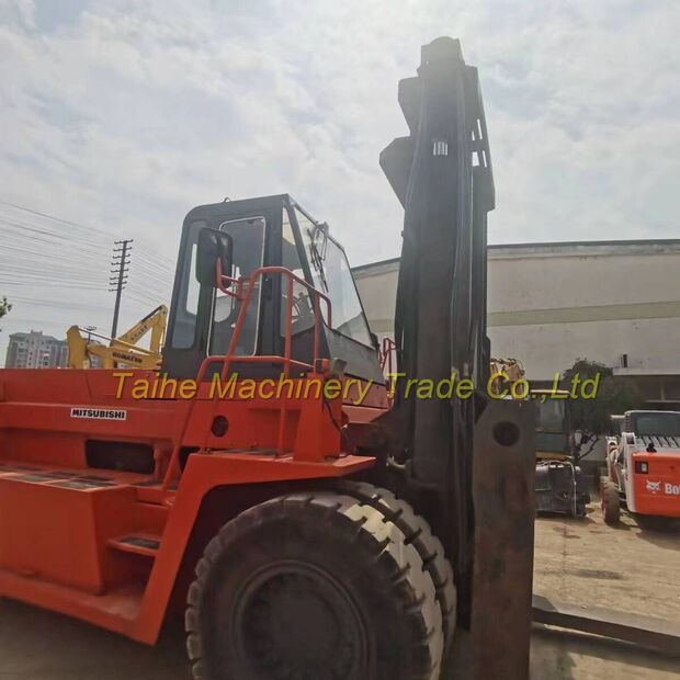 2018 MITSUBISHI FD300-42955513