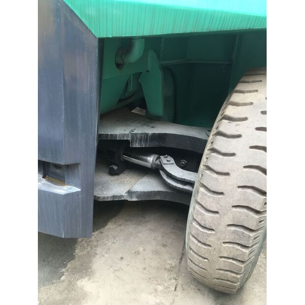 2018 MITSUBISHI FD100-42955526