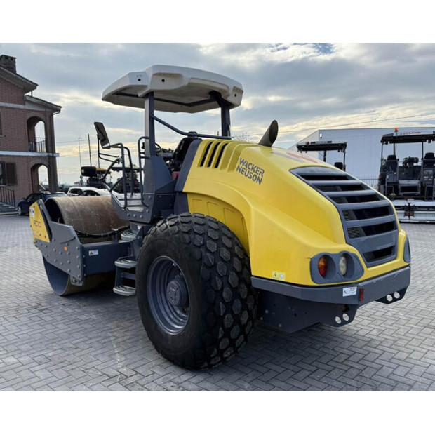 2020 واكر نيوسون RC 110-42956919