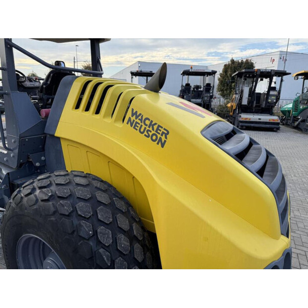 2020 واكر نيوسون RC 110-42956963