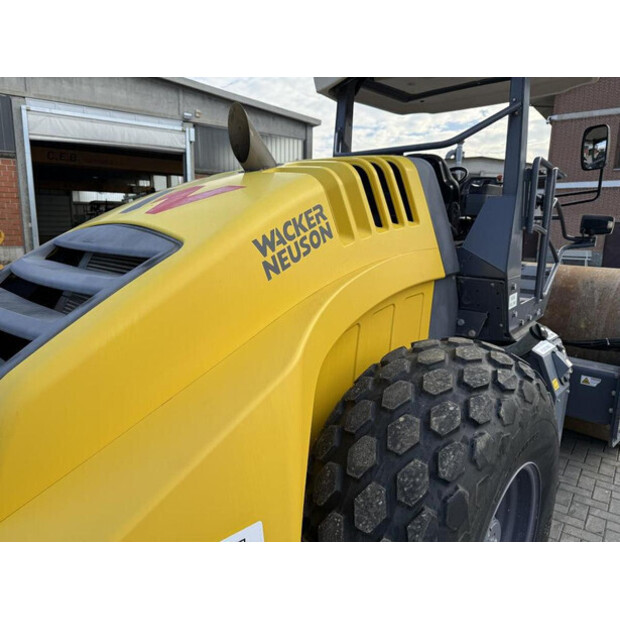 2020 واكر نيوسون RC 110-42956973