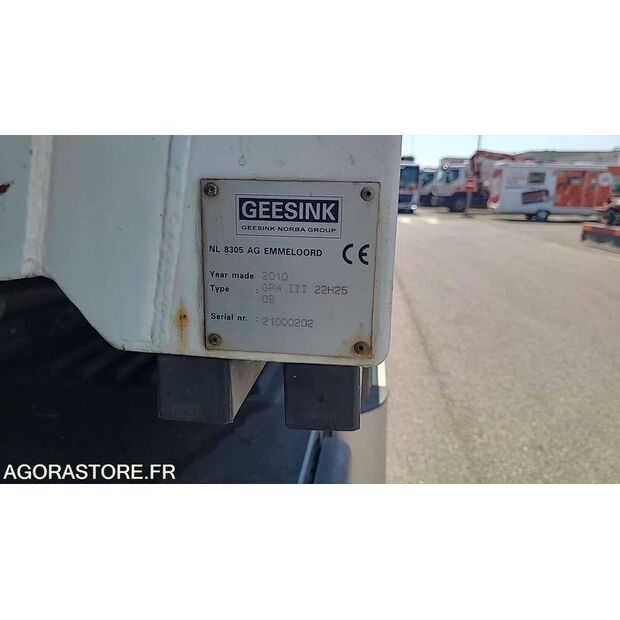 2010 Renault PREMIUM-42972406