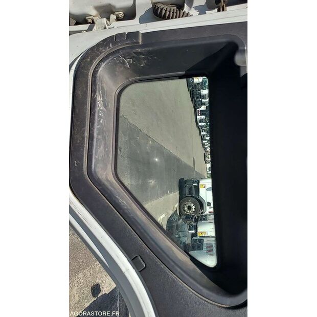 2010 Renault PREMIUM-42972408