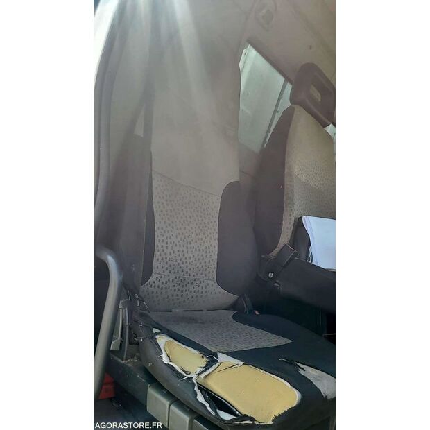 2010 Renault PREMIUM-42972423