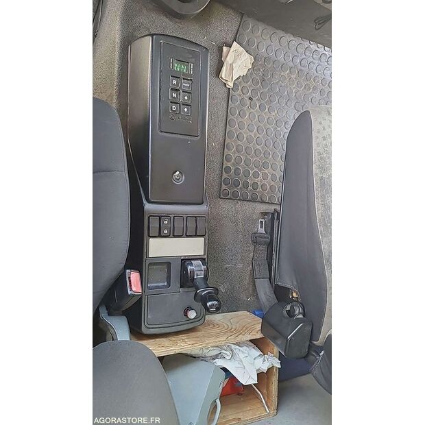 2010 Renault PREMIUM-42972424