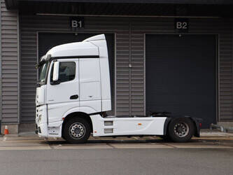 Image for TRUCKS 2016 Mercedes-Benz ACTROS