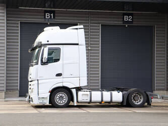 Image for TRUCKS 2018 Mercedes-Benz ACTROS