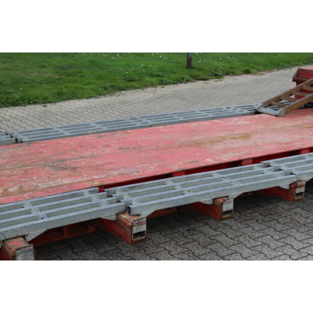 2003 بروشيس 2ABD-38-42974577