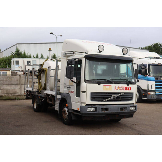 فولفو FL6-42975059