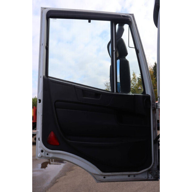 2017 Iveco AD190S/P-42975810