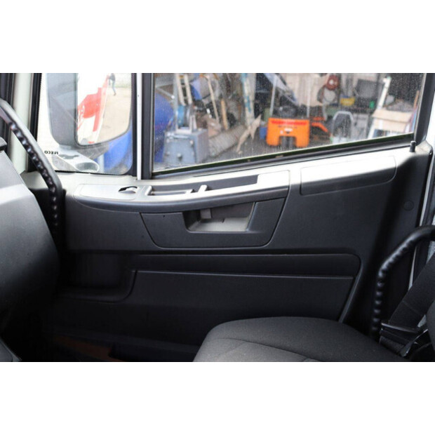 2017 Iveco AD190S/P-42975815