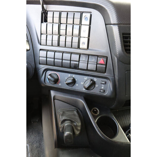 2017 Iveco AD190S/P-42975817