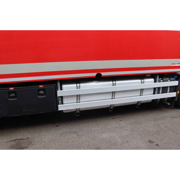 2017 Iveco AD190S/P-42975833