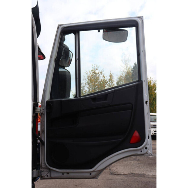 2017 Iveco AD190S/P-42975834