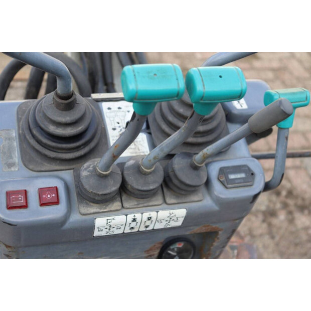 2006 تاكوتشي TB108-42983352