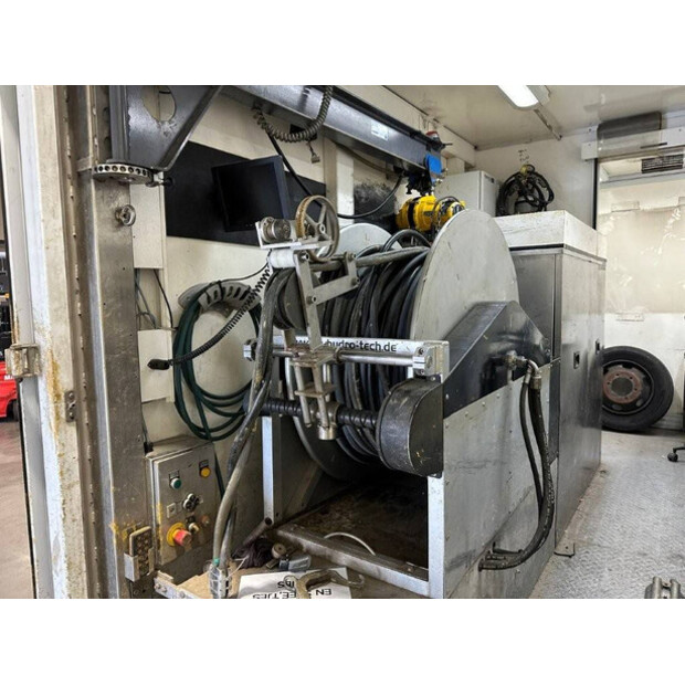 2013 Mercedes-Benz 816D-42988298