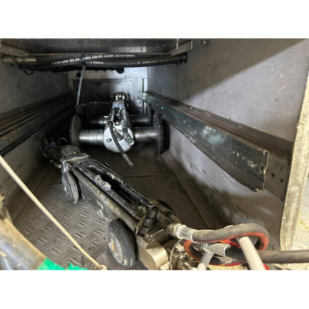 2013 Mercedes-Benz 816D-42988299