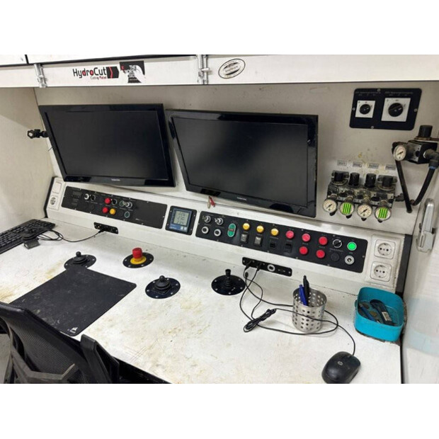 2013 Mercedes-Benz 816D-42988301