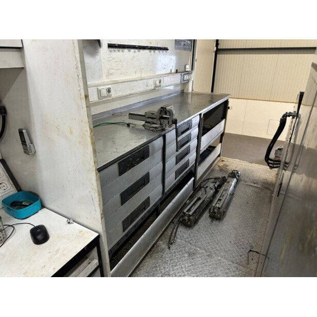 2013 Mercedes-Benz 816D-42988302