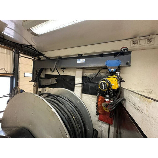 2013 Mercedes-Benz 816D-42988305