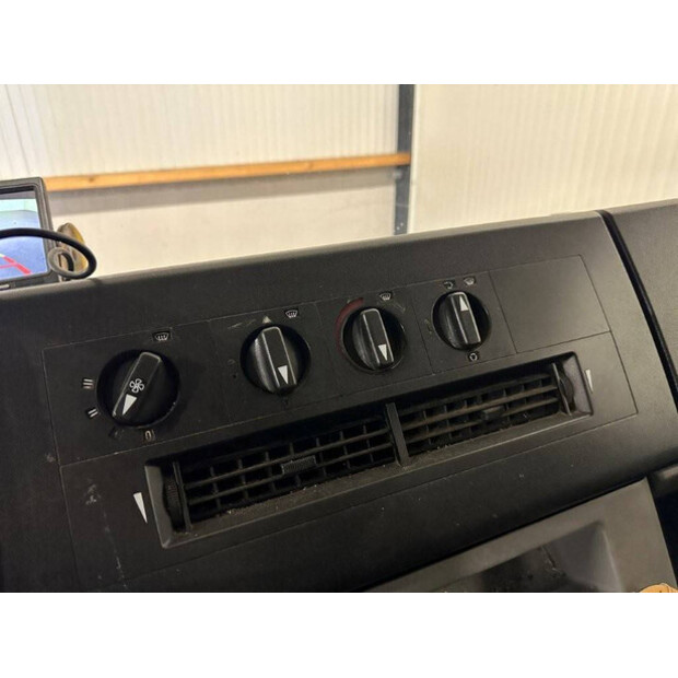 2013 Mercedes-Benz 816D-42988311