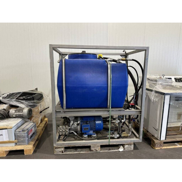 2013 Mercedes-Benz 816D-42988323