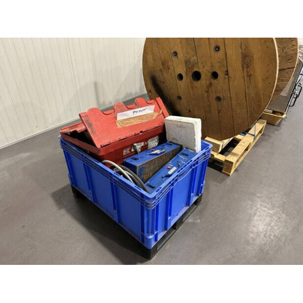 2013 Mercedes-Benz 816D-42988327