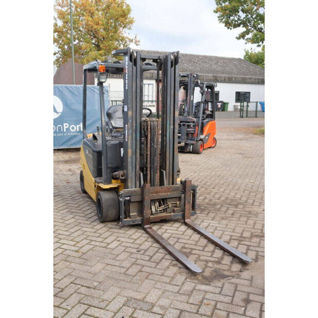 2011 Komatsu FB20A-12-42988801