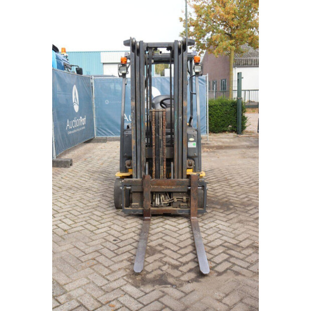 2011 Komatsu FB20A-12-42988802