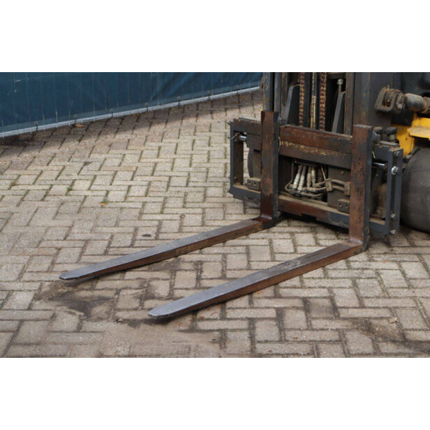 2011 Komatsu FB20A-12-42988804