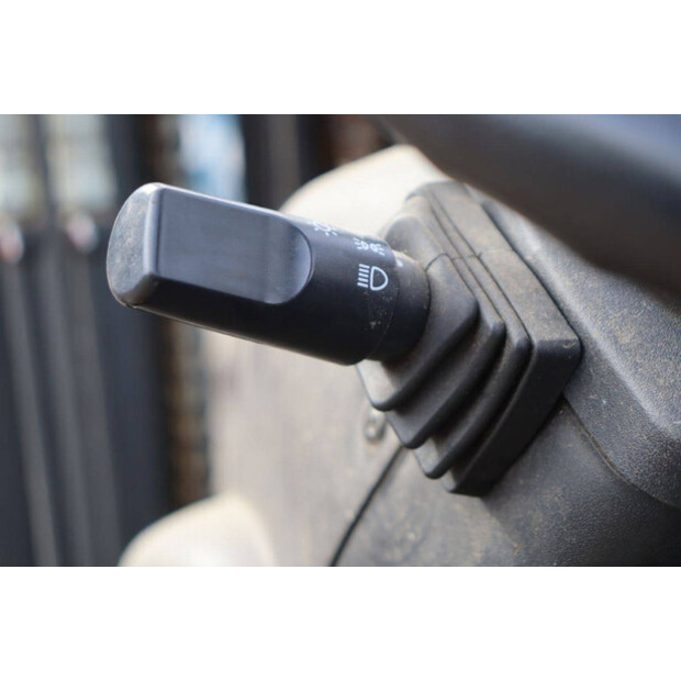 2011 Komatsu FB20A-12-42988822