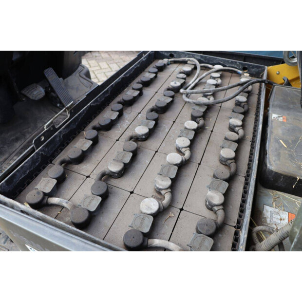 2011 Komatsu FB20A-12-42988828