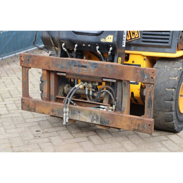 2010 جيه سي بي 30G-42990220