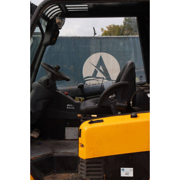 2010 جيه سي بي 30G-42990232