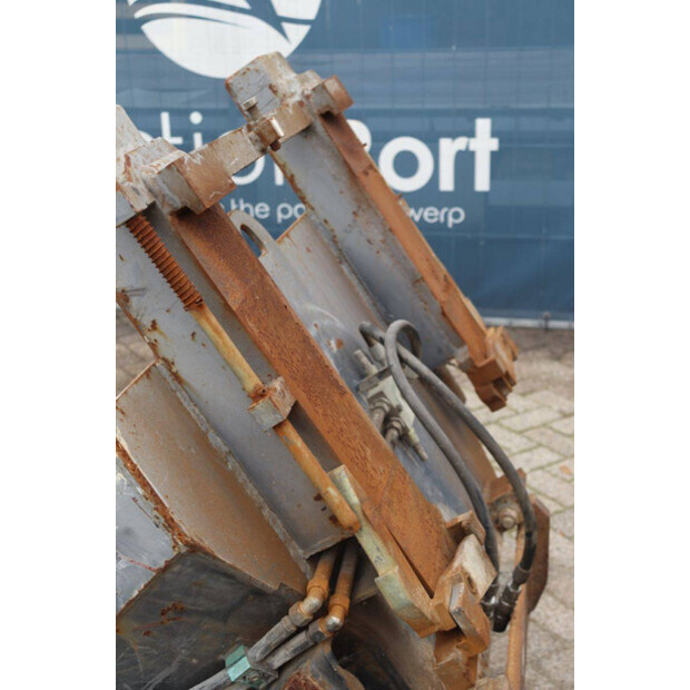 2010 جيه سي بي 30G-42990255